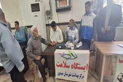 برپایی میز خدمت و ایستگاه سنجش سلامت مرکز بهداشت شهرستان صیدون در مصلای نماز جمعه به مناسبت هفته دولت